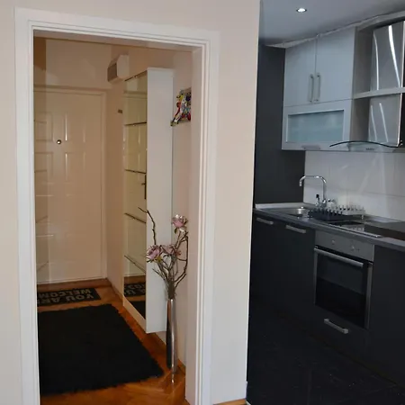 Atina Apartment *